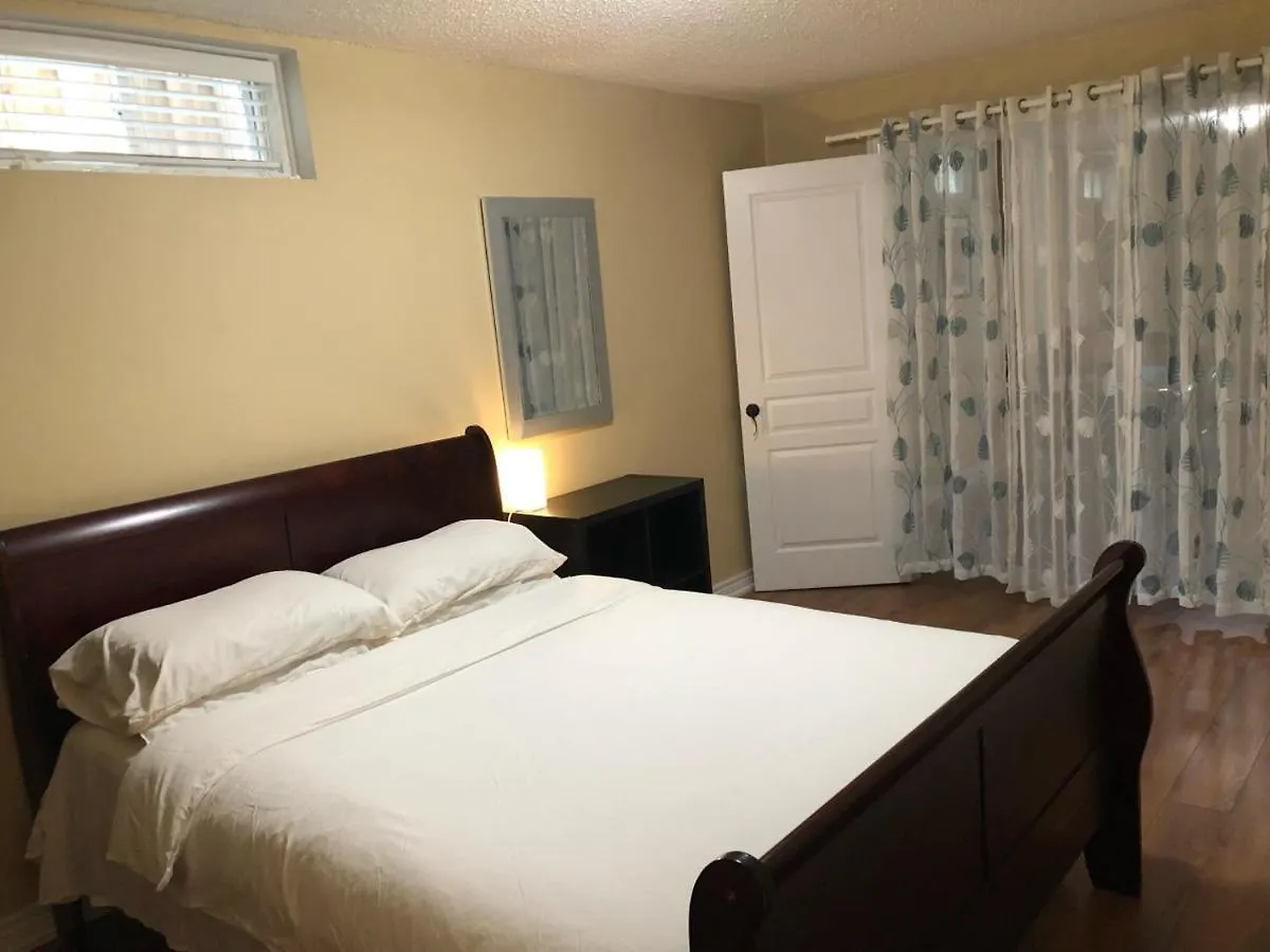 Spacious 2 Bedroom guest suite Toronto 0*,  Canada