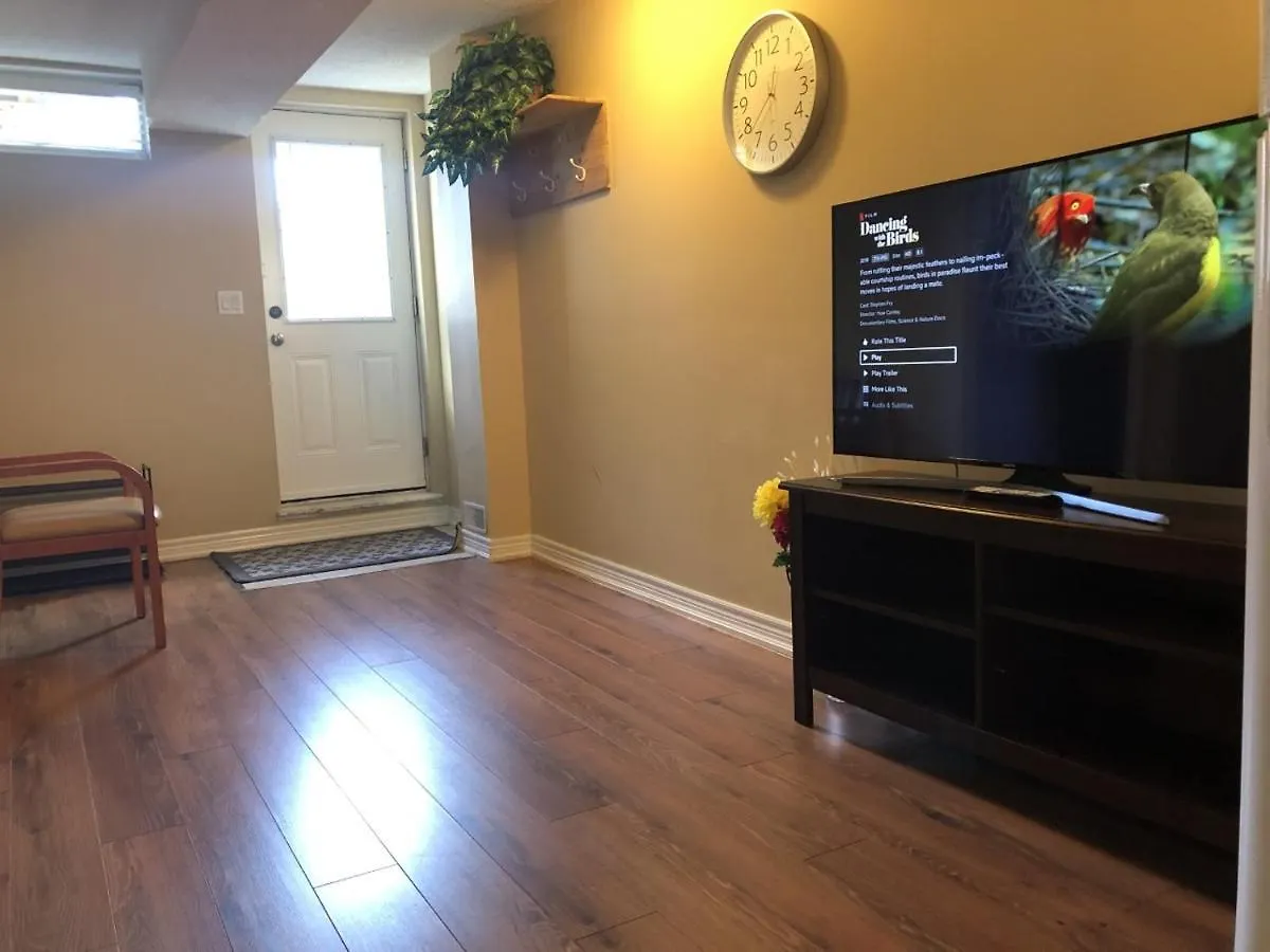 Spacious 2 Bedroom Guest Suite Toronto Canada